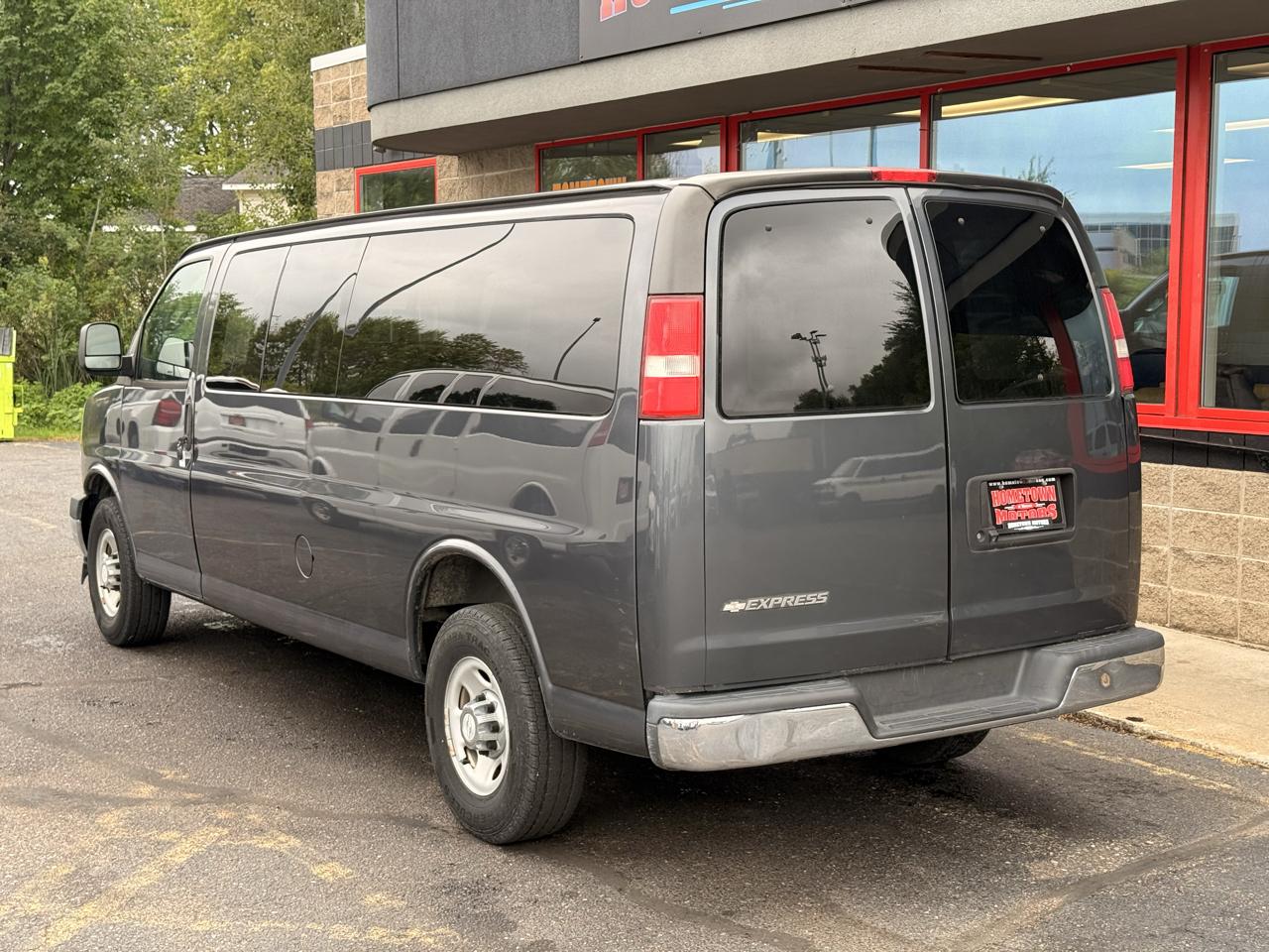chevrolet express passenger 2017 1GAZGPFG4H1302387 image chevrolet express passenger 2017 1GAZGPFG4H1302387 image